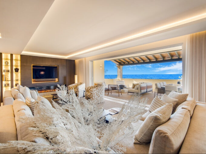 Living area Beachfront Penthouse for Sale in Rio Real Playa. Property for sale in Marbella.