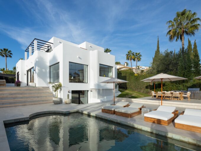 Luxury Villa for Sale in Los Naranjos Golf. Real estate for sale in Marbella.
