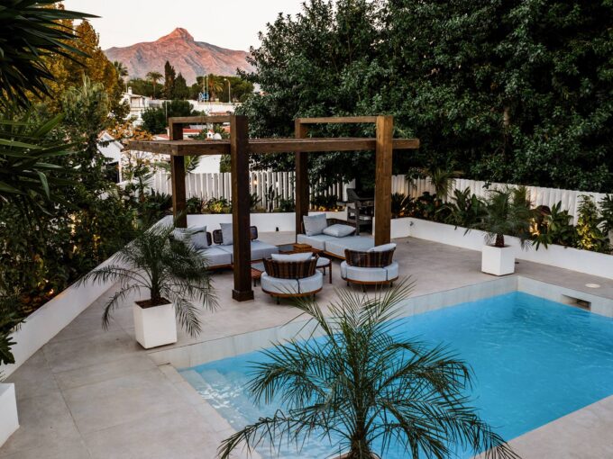 Pool area Modern Villa for Sale near Puerto Banús. Property for sale in Marbella.