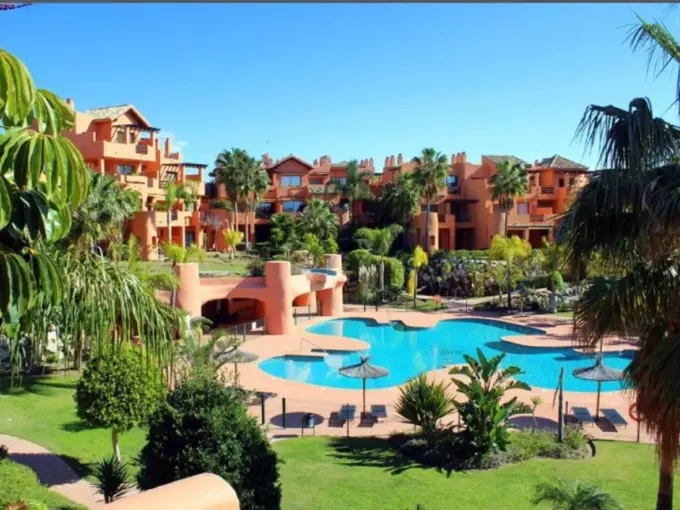 Pool Charming Ground Floor Apartment in New Golden Mile. Property for sale in Marbella.