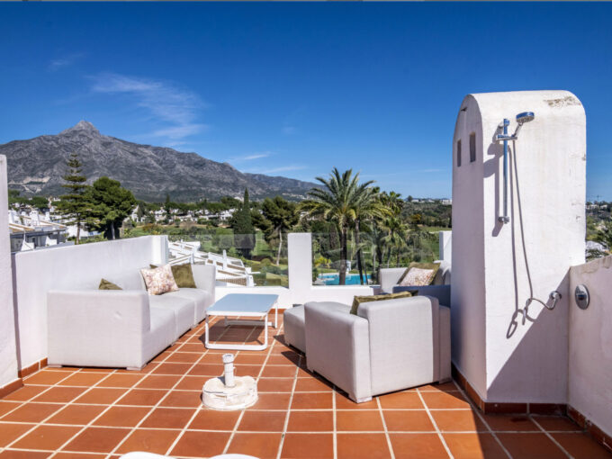 Solarium Duplex Penthouse for Sale in Los Dragos. Real estate for sale in Marbella.