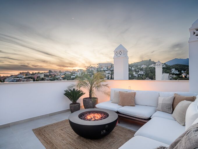 Solarium Penthouse for Sale with Panoramic Sea Views. Property for sale in Marbella.