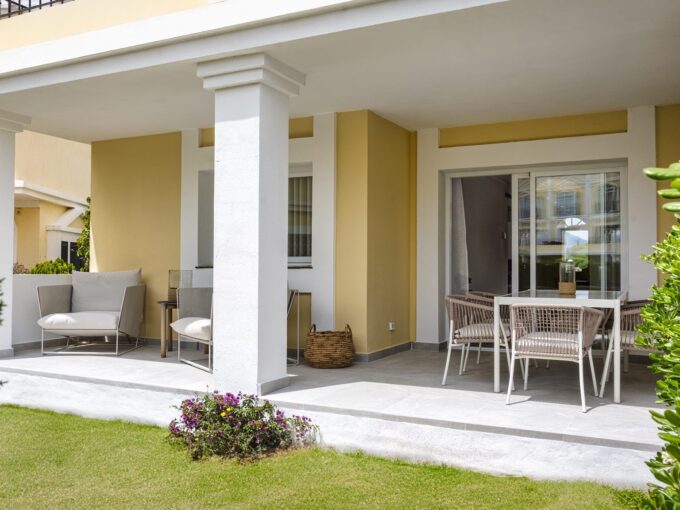 Covered terrace Poolside Garden Apartment for Sale in Aloha Gardens. Property for sale in Marbella.