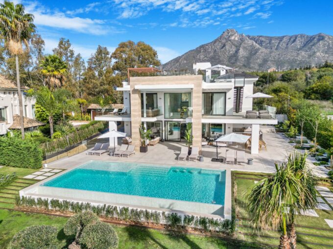 Exclusive Villa for Sale in Villas Del Marquez
