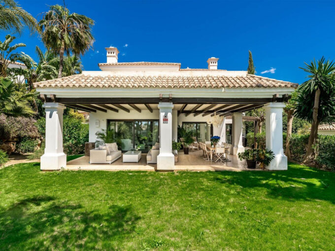 Garden Fabulous Villa for Sale on the Golden Mile. Property for sale in Marbella.