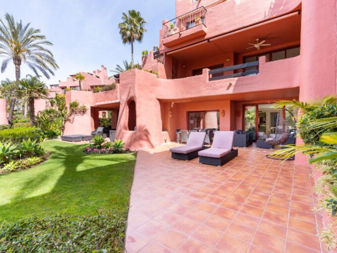 Garden Garden Apartment on the Beach for Sale. Property for sale in Marbella.