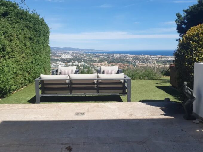 Garden view Contemporary Townhouse for Sale in Benahavís. Property for sale in Marbella.
