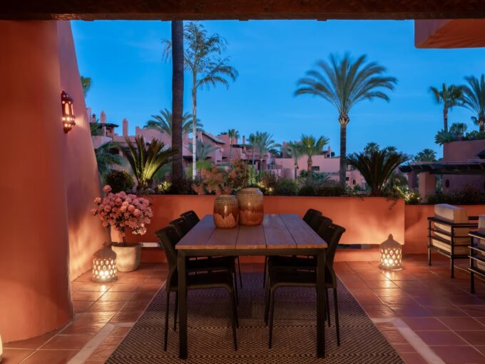 Outdoor table Luxury Apartment for Sale in Torre Bermeja. Property for sale in Marbella.