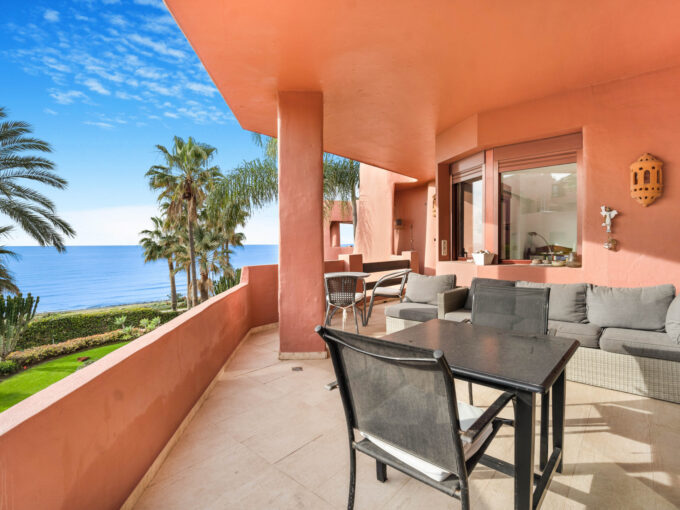 Outdoor Frontline Beach Apartment for Sale. Property for sale in Marbella.