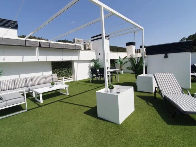 Solarium Corner Penthouse for Sale in Benahavis. Real estate for sale in Marbella.
