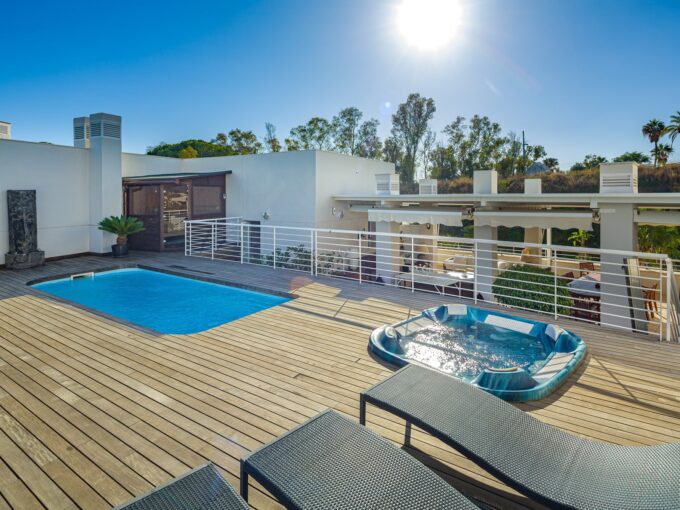 Solarium Duplex Penthouse with Panoramic Views, Property for sale in Marbella.