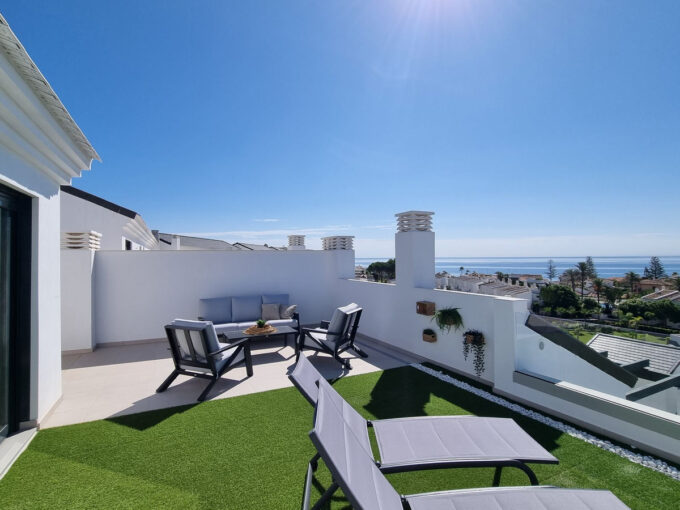 Solarium view Beachside Penthouse for Sale in Estepona. Property for sale in Marbella.