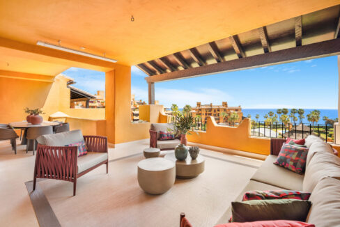 Terrace Impressive Beachfront Apartment for Sale. Property for sale in Marbella.