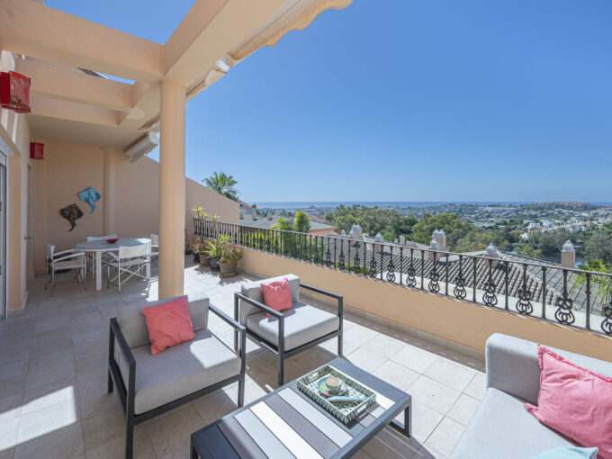 Terrace Penthouse for Sale with Panoramic Views to the Sea. Property for sale in Marbella.