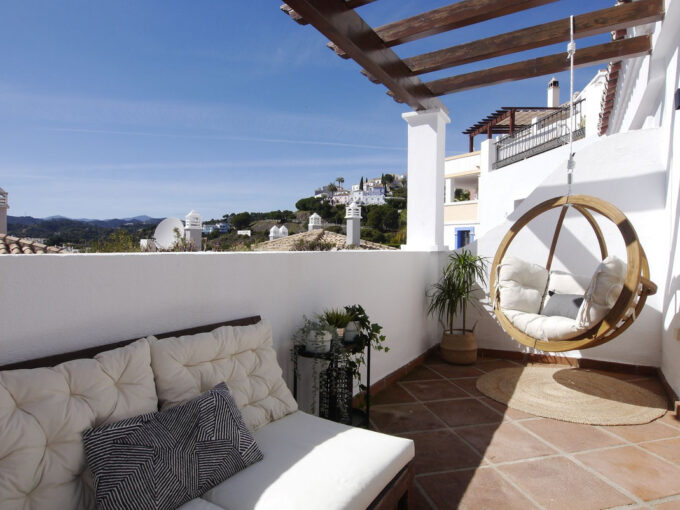 Terrace Spectacular Townhouse for Sale in La Heredia. Property for sale in Marbella.