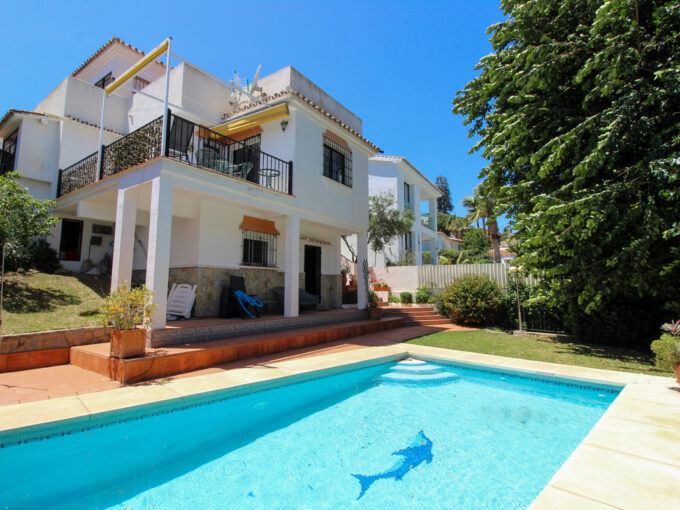 Charming Villa for Sale in Nueva Andalucia. Property for sale in Marbella.
