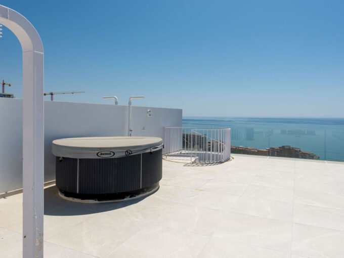 Jacuzzi Duplex Penthouse for Sale in Fuengirola. Real estate for sale in Marbella.