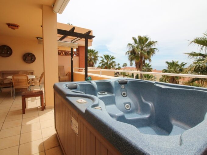Jacuzzi Luxury Apartment for Sale in Malibu Mansions. Real estate for sale in Marbella.