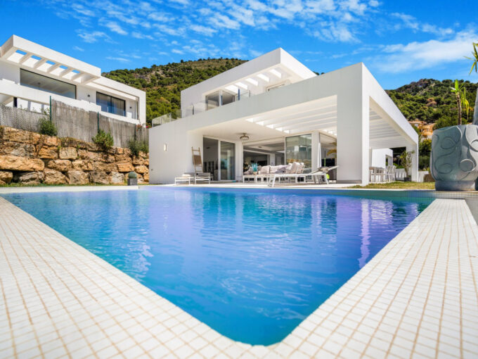 Pool Four-bedroom Villa for Sale in Buena Vista. Real estate for sale in Marbella.