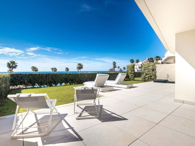 Terrace New Built Beachfront Garden Apartment for Sale. Property for sale in Marbella.