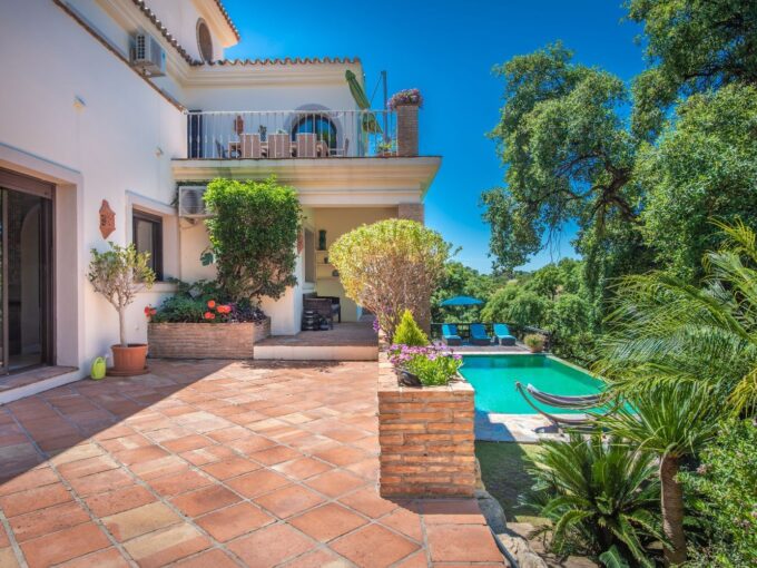 Pool area Beautiful Villa for Sale in Forest Hills. Property for sale in Marbella.