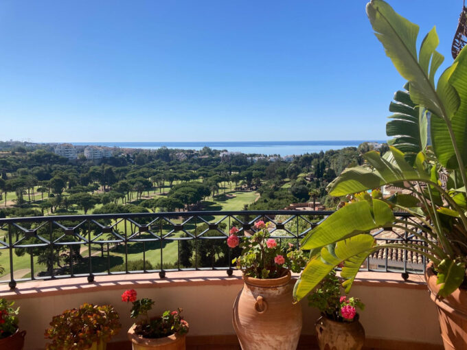 Sea view Duplex Penthouse for Sale in Vista Golf. Property for sale in Marbella.