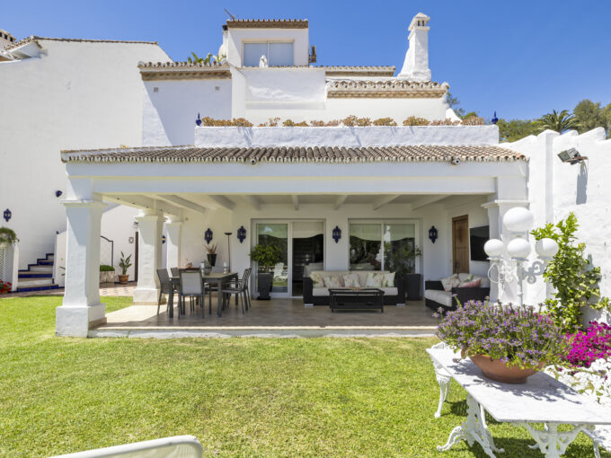 Unique and Spacious Townhouse for Sale in Los Toreros. Property for sale in Marbella.