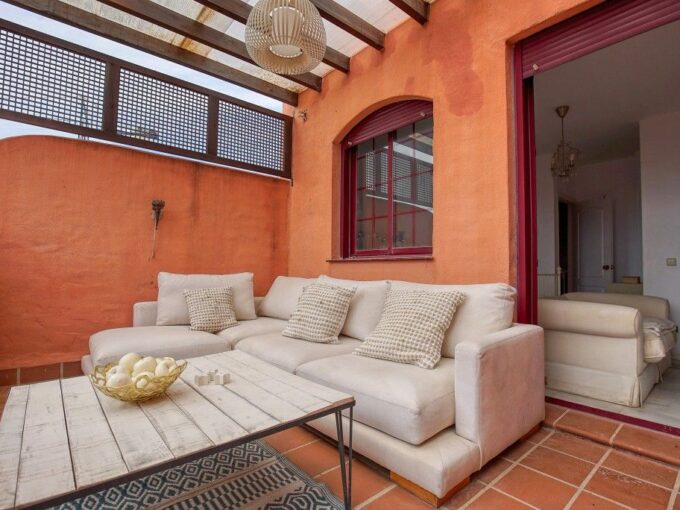 Terrace Stunning Duplex Penthouse for Sale in Estepona. Property for sale in Marbella.