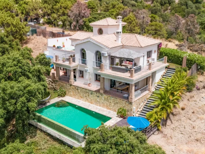 Dream Villa for Sale in Estepona. Real estate for sale in Marbella.