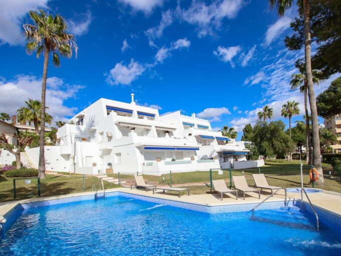 Ground Floor Apartment for Sale Nueva Andalucia. Property for sale in Marbella.
