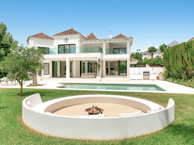 Luxurious Villa in Nueva Andalucia for Sale. Property for sale in Marbella.