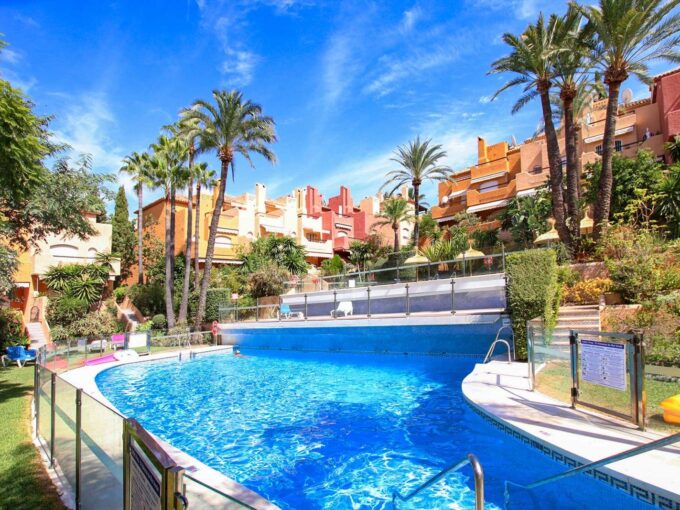 Pool Stunning Townhouse for Sale in Nueva Andalucía. Property for sale in Marbella.