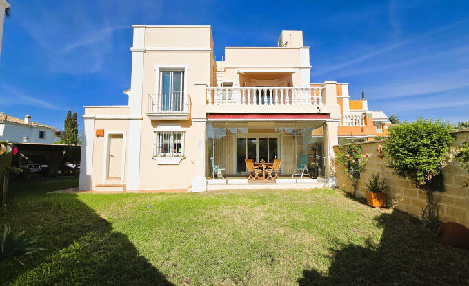 Exterior Townhouse for Sale in San Pedro de Alcántara. Real estate for sale in Marbella.