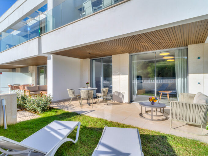 Garden Spectacular Ground Floor Apartment in Estrella Del Mar, Marbella