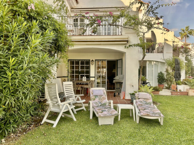 Garden Townhouse for Sale in Monte Biarritz. Real estate for sale in Marbella.