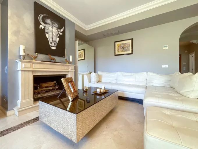 Living room Beautiful Townhouse for Sale in Nueva Andalucia. Property for sale in Marbella.