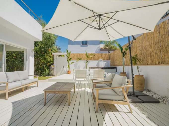 Outdoor Renovated Villa for Sale in San Pedro de Alcántara. Property for sale in Marbella.