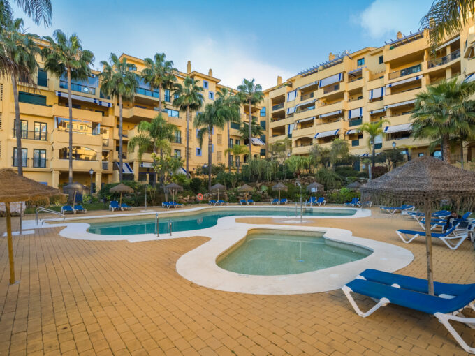 Pool Charming Ground Floor Apartment for Sale in San Pedro de Alcántara. Property for sale in Marbella.