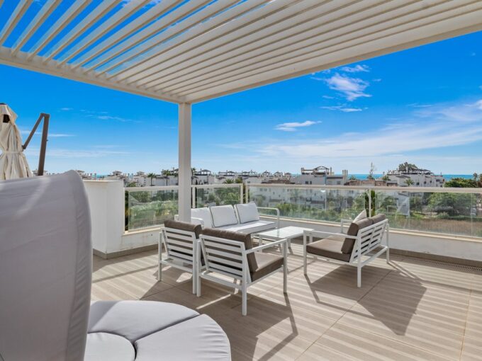 Terrace Stunning Penthouse for Sale in Jade Beach. Real estate for sale in Marbella.