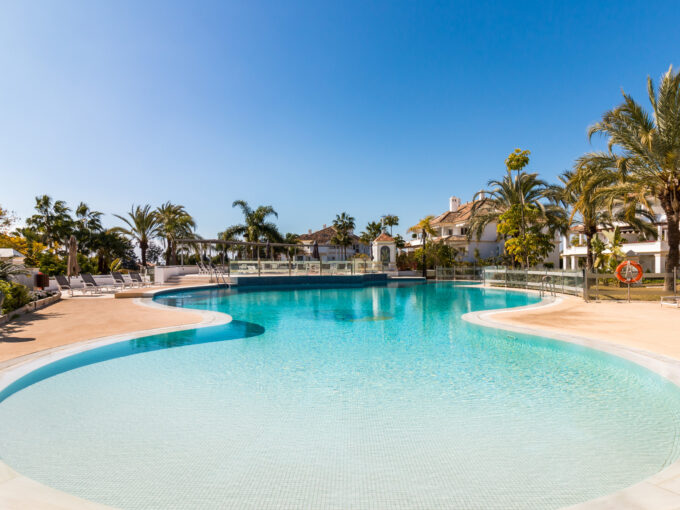 Pool Ground Floor Apartment for Sale in Monte Paraiso. Property for sale in Marbella.