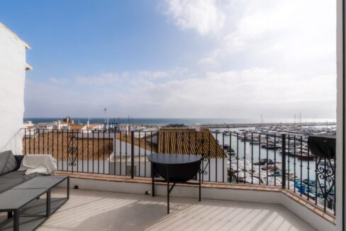 Terrace Luxury Penthouse for Sale in Puerto Banús. Property for sale in Marbella.