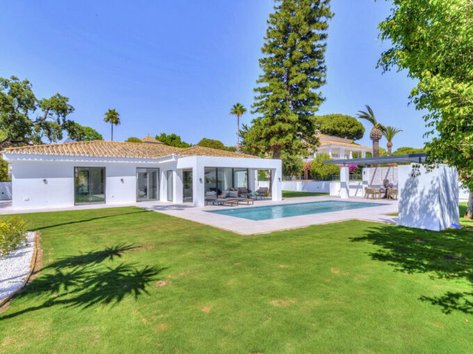 One Level Villa for Sale in Elviria. Real estate for sale in Marbella.
