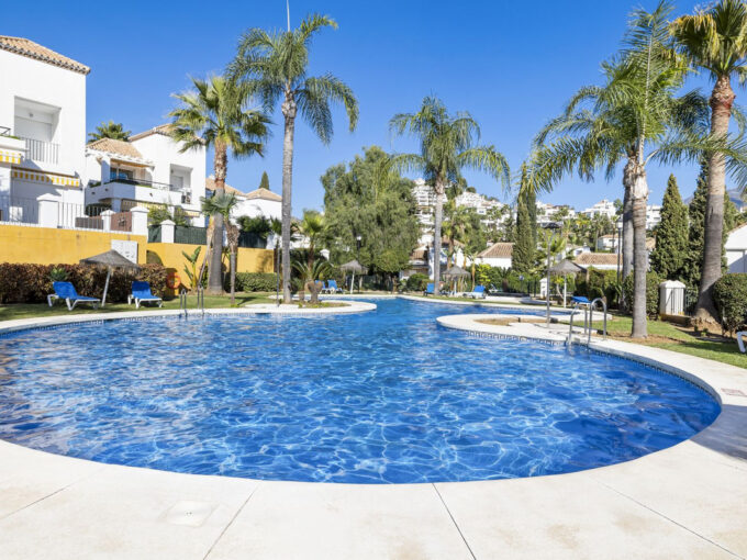 Pool Stylish Penthouse for Sale in Nueva Andalucía. Property for sale in Marbella.