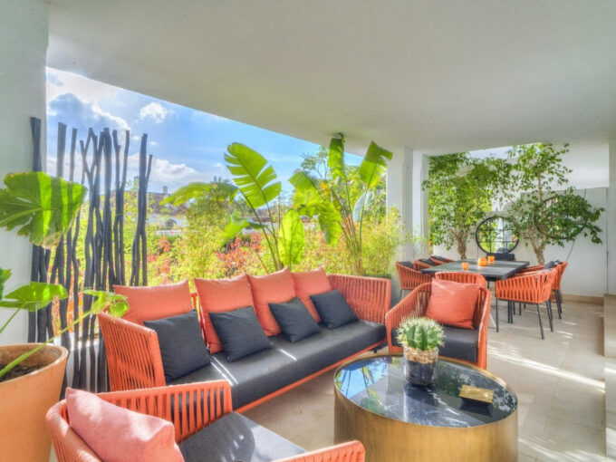 Terrace Ground Floor Apartment for Sale in Monte Paraiso. Property for sale in Marbella.