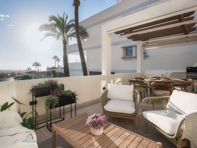 View terrace https://ownerslink.net/property/441-casa-inara-marbella-club-golf-8-14-benahavis/#&gid=1&pid=1