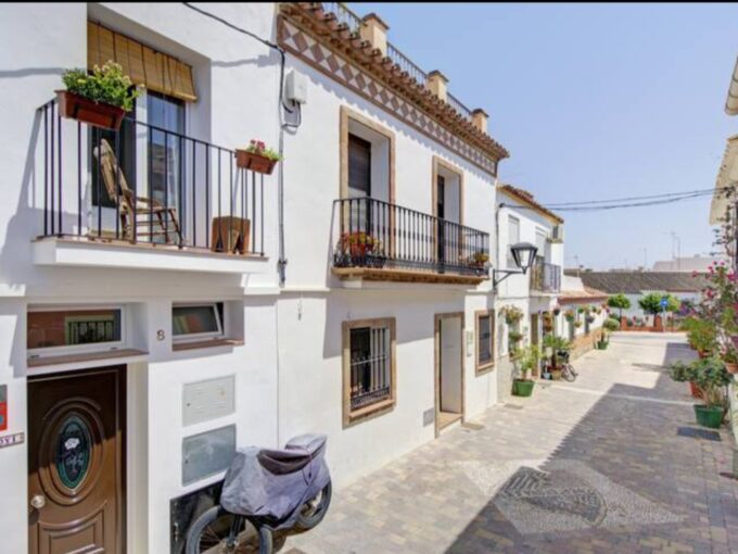 Townhouse for sale in Estepona center