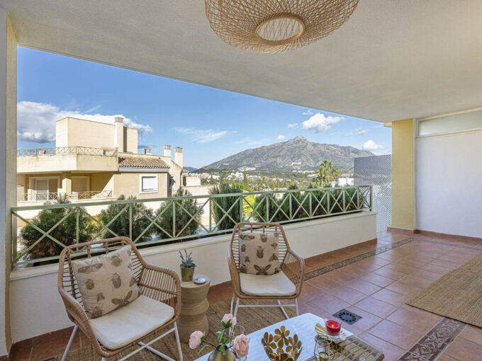 Terrace- Apartment for Sale in Nueva Andalucia, Marbella