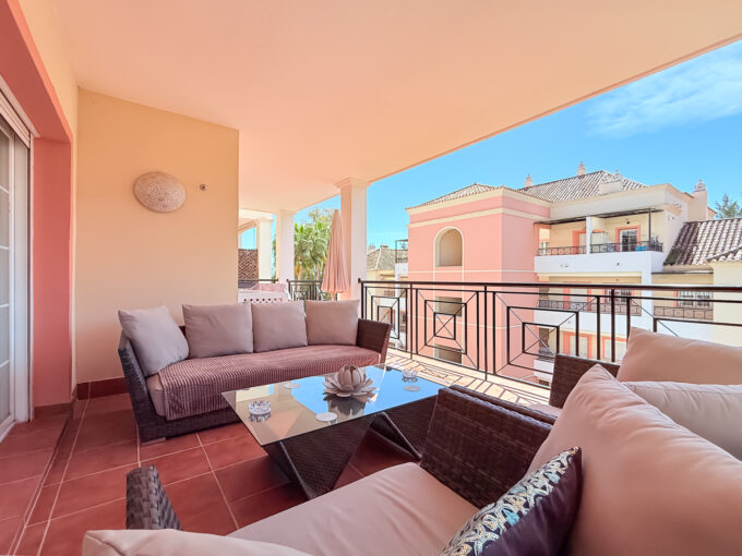 Outdoor Apartment for sale in Nueva Andalucia. Property for sale in Marbella.