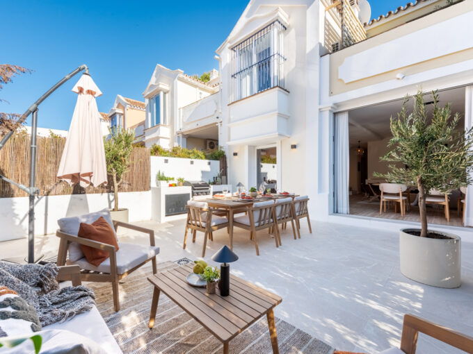 Outdoor Elegantly Renovated Townhouse for Sale in Nueva Andalucia