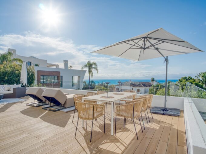 Outdoor table Ground Floor Duplex Apartment for Sale in Sierra Blanca.